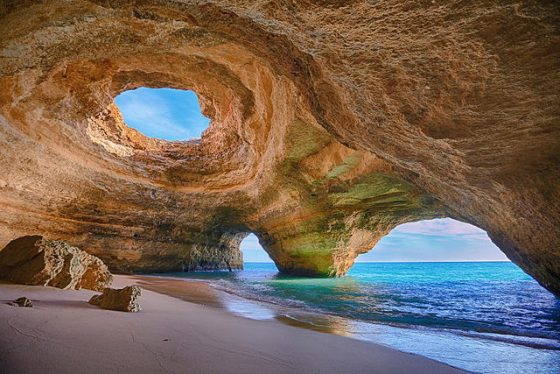 Grot van Benagil van binnen - Algarve - Portugal